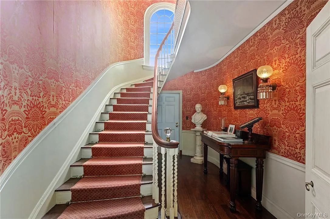6 bed, 10.0 bath, 6800 sqft, $50,000 — Photo 4