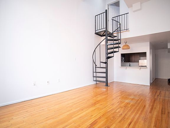 4th image of 220 W 14th St APT 5B