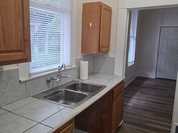 5th image of 716 E Guenther St APT B