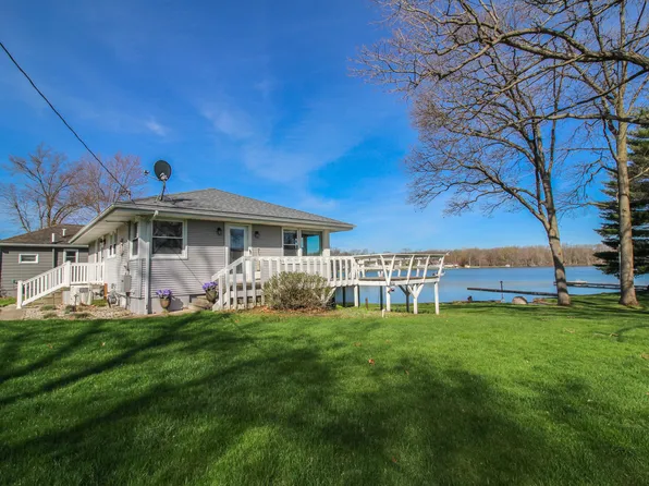 55526 Resort Rd, Three Rivers, MI 49093