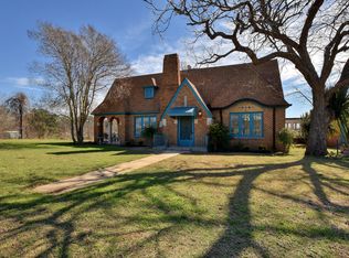 459 S Main St, Fentress, TX 78622