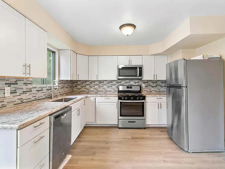 1630 Forest Hill Rd — Photo 14