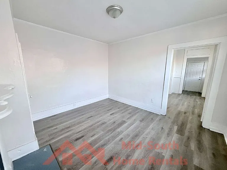 331 W Dison Ave — Photo 7