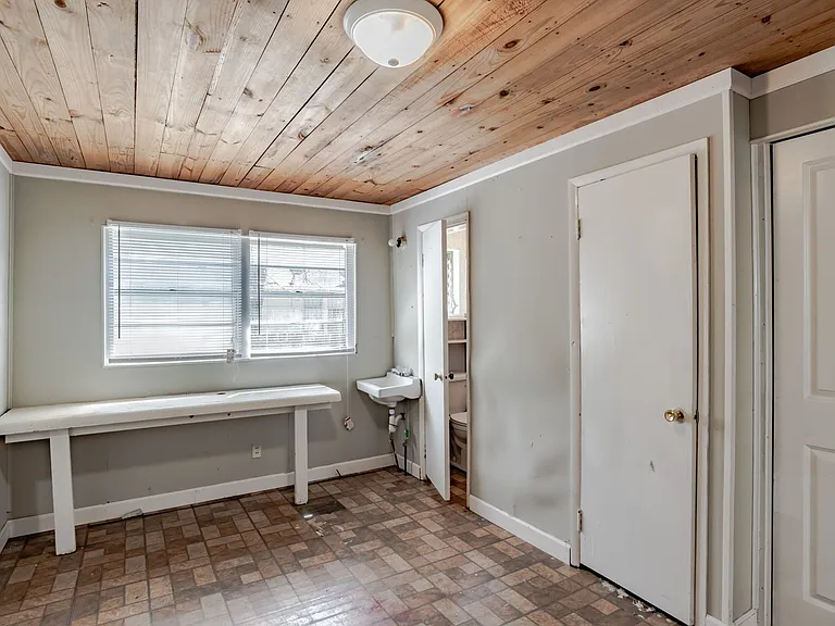 310 Stanley Ave — Photo 23