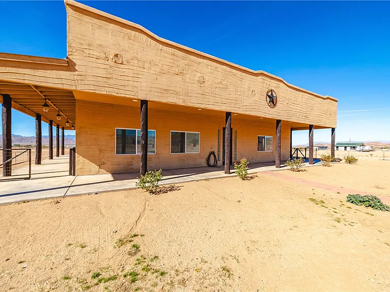 10563 N Garrett Dr — Photo 1