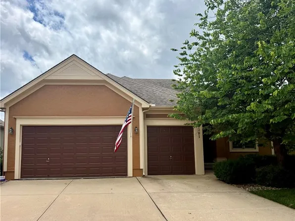 8301 W 157th St, Overland Park, KS 66223