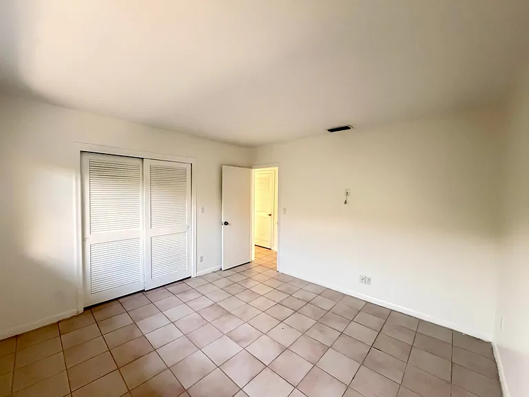 630 NE 19th Ave — Photo 13