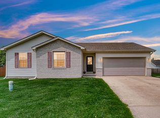 566 Fox Burrow Ct, Valparaiso, IN 46385