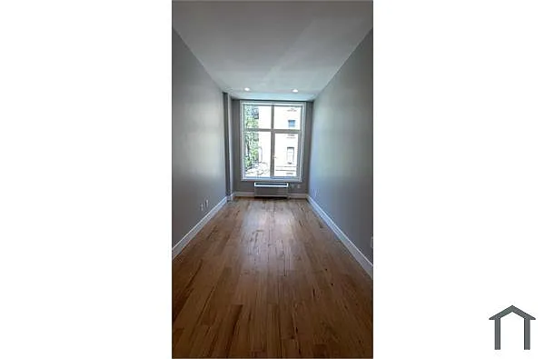 Building Photo - 115 W 190th St