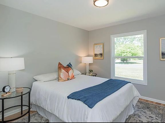 4th image of 5616-5618 Madison Ave SE #1