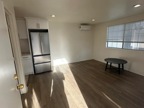 7705 Kraft Ave, North Hollywood, CA 91605