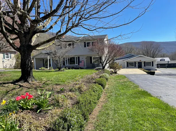 1307 E Dolly Ann Dr, Covington, VA 24426