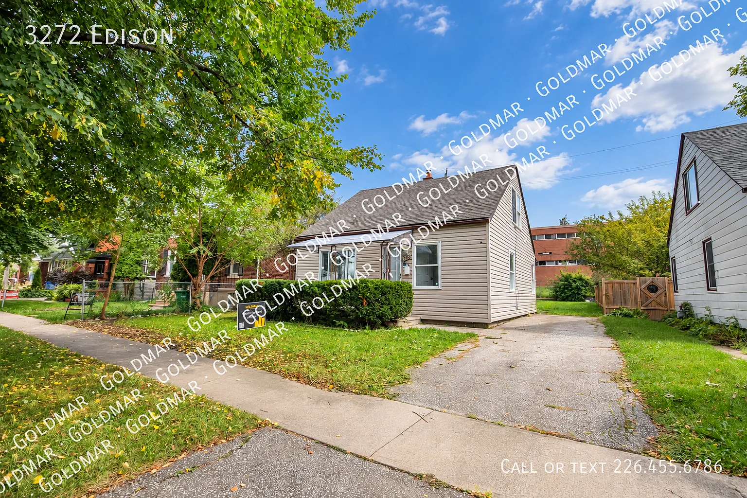 Available Now -5 Bedroom House With 2 Full Bathrooms — Photo 1