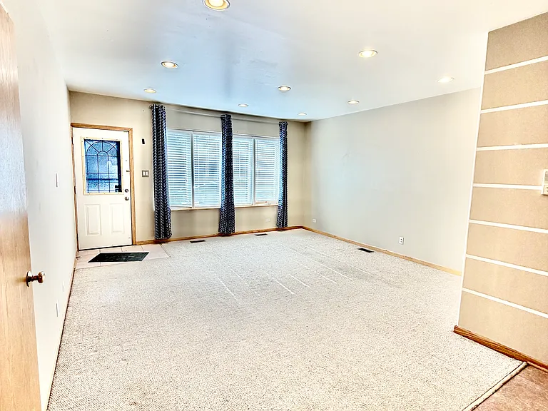 2609 S Lowe Ave #1F — Photo 3