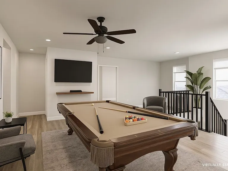 426 Port Reggio St — Photo 17