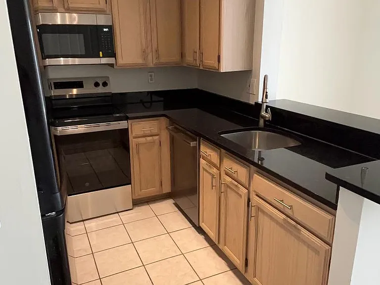 2400 Clarendon Blvd #Penthouse 08 — Photo 6