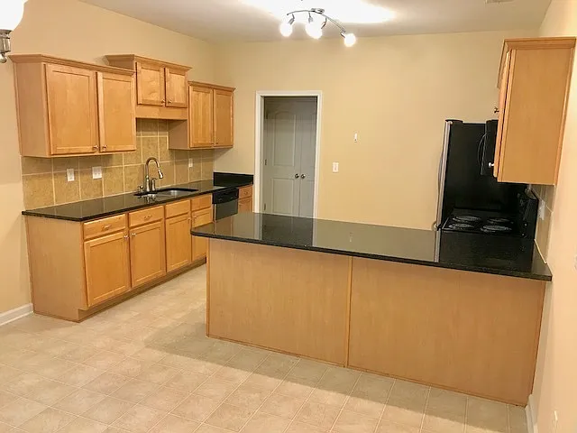 3 bed, 2.0 bath, 1779 sqft, $1,750 — Photo 2