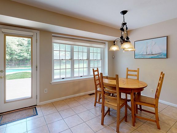 5th image of 5 Lee Ct