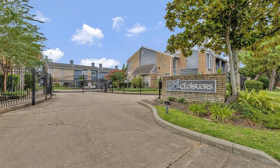 1st image of 2323 Fairwind Dr APT 322