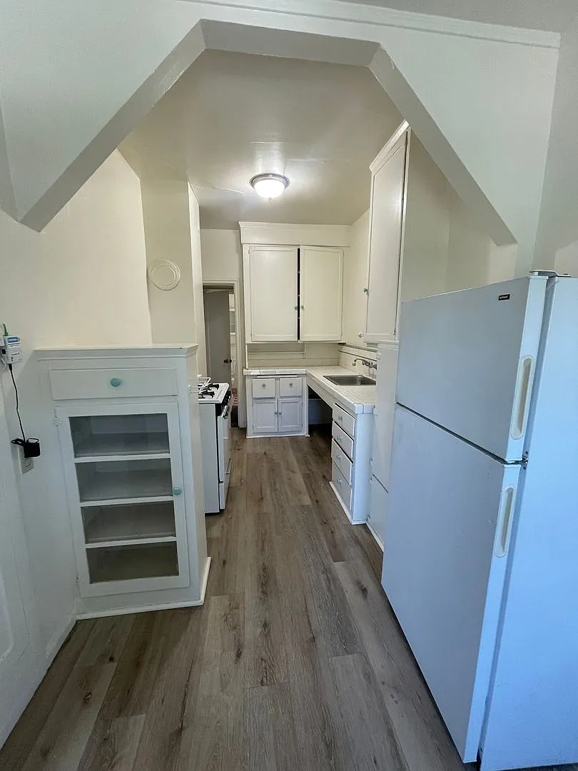 2516 Piedmont Ave — Photo 2