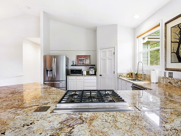 1635 Muirfield Ln — Photo 17