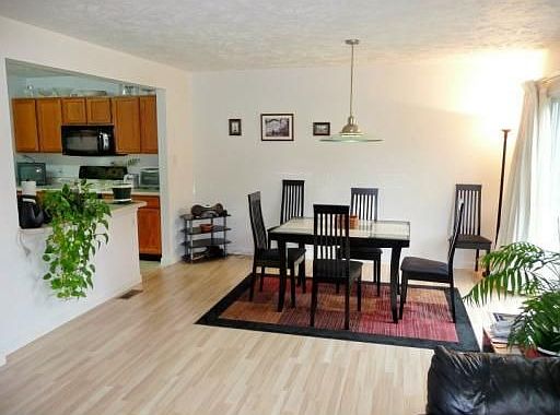 Dining Room w/Sliding Door 