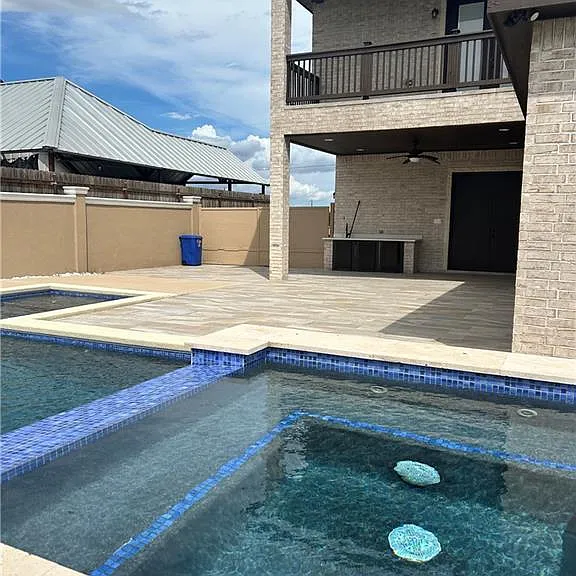 1329 N Cesar Chavez Rd — Photo 10