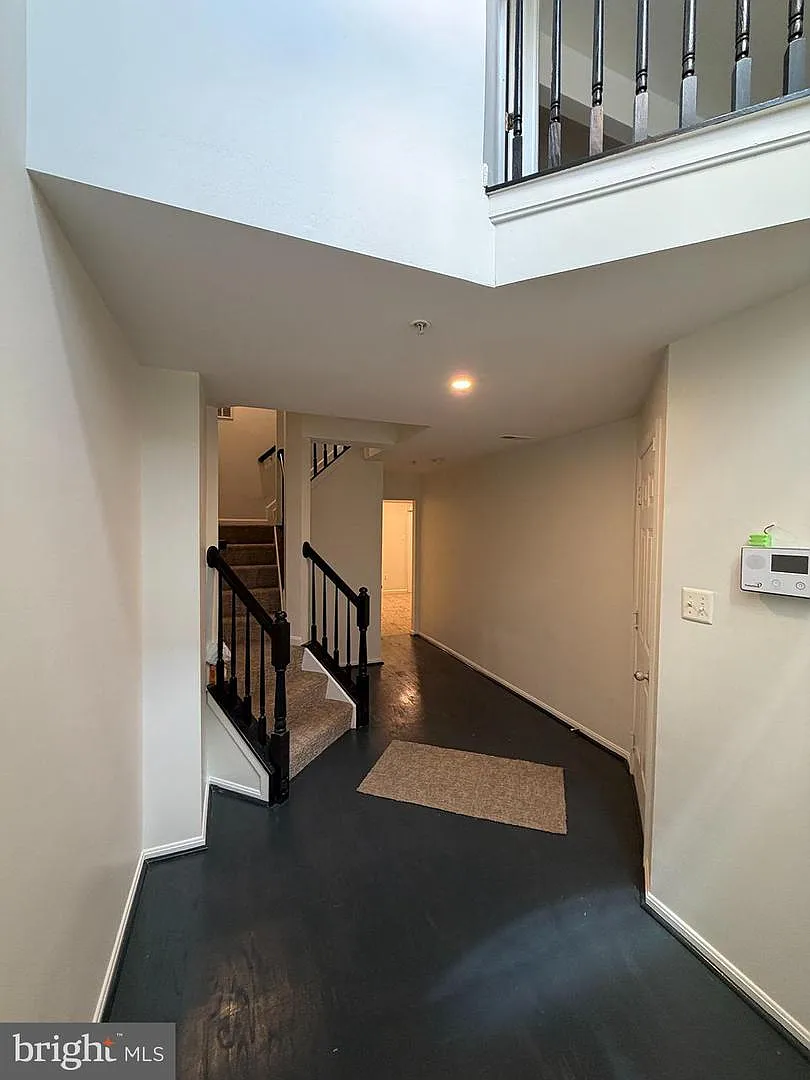 3 bed, 4.0 bath, 1624 sqft, $3,300 — Photo 2