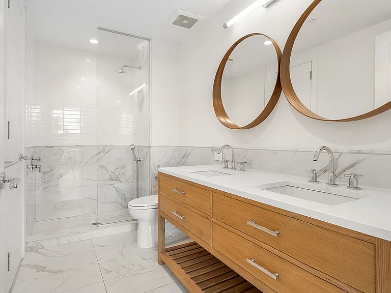 372 9th Luxury Rentals — Photo 40
