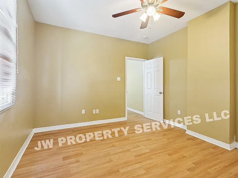 2522-24 N Tonti St — Photo 6