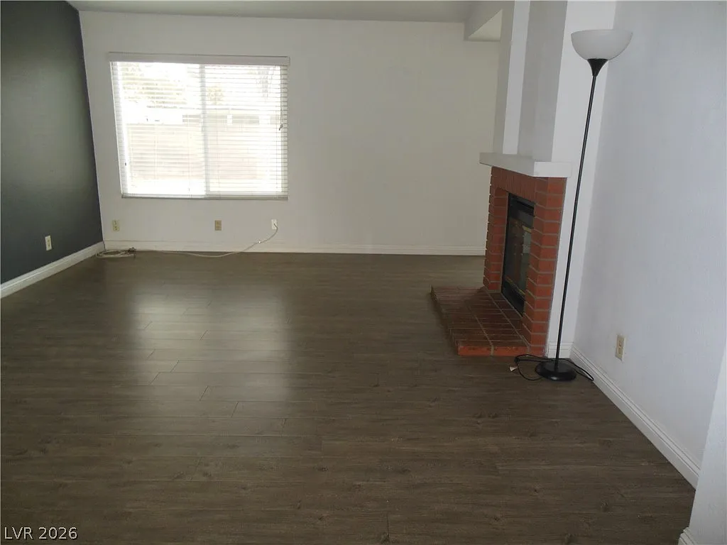 3 bed, 2.0 bath, 1555 sqft, $1,700 — Photo 3
