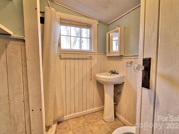 2nd image of 3 & 5 Laurel Ivy Ln