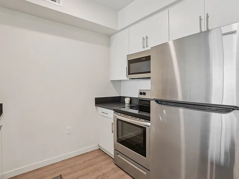 The Peake Apartments — Photo 11