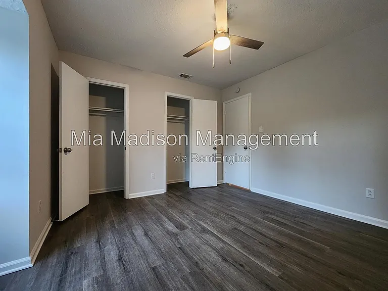 111 E Mell St #16 — Photo 9