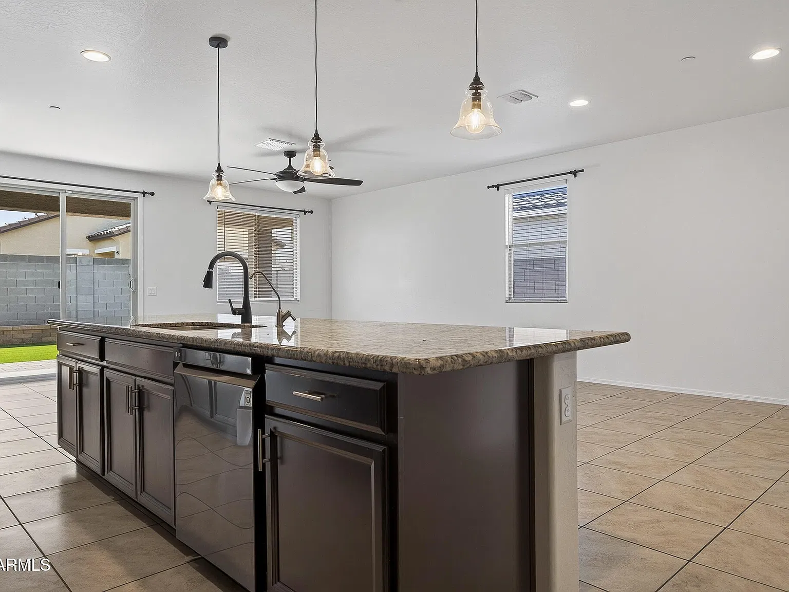 4 bed, 2.0 bath, 1905 sqft, $2,400 — Photo 4