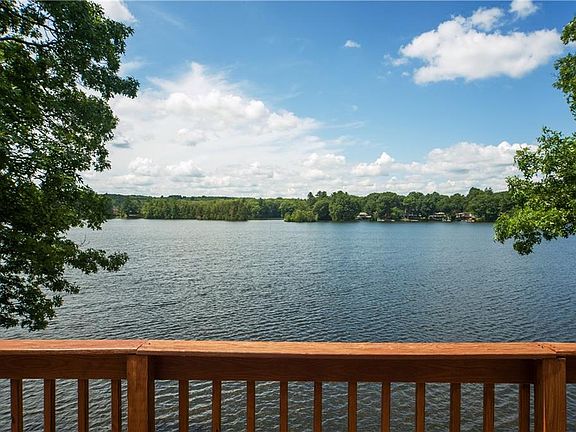 5th image of 69 Greenlake Dr