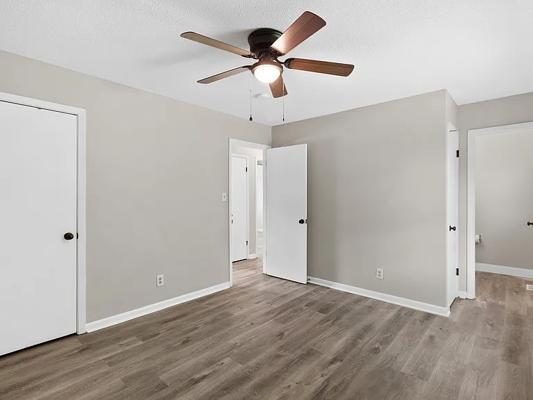 5215 Longbranch Dr — Photo 7