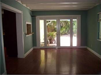4th image of 241 SE 8th Ave