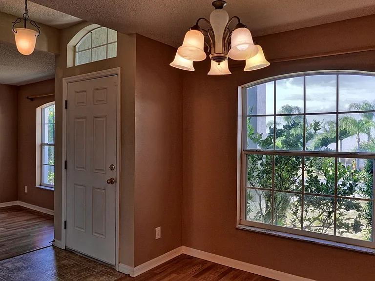1392 Willow Wind Dr — Photo 3