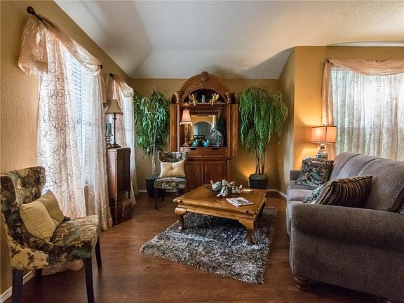 4th image of 501 Dartmouth Ln