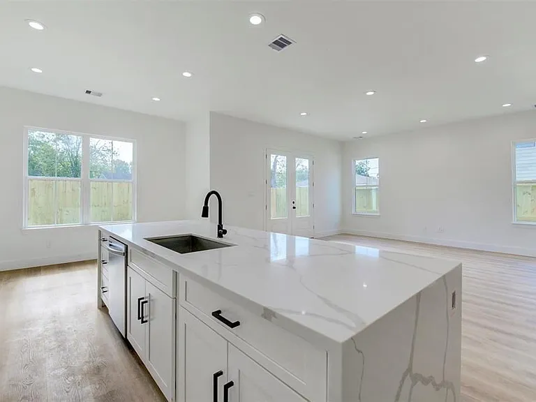 5310 Denmark St — Photo 5