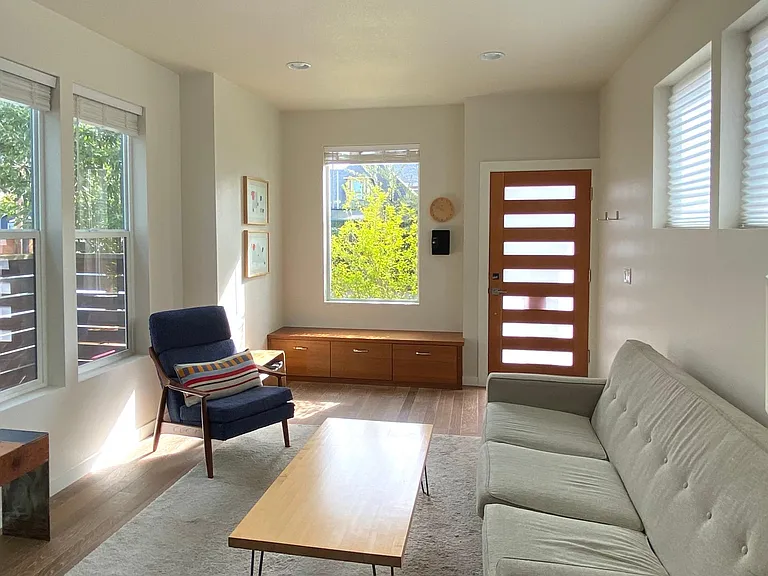 4811 SE 63rd Ave — Photo 2