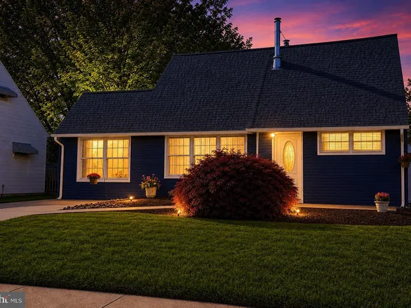 39 Vermillion Ln, Levittown, PA 19054
