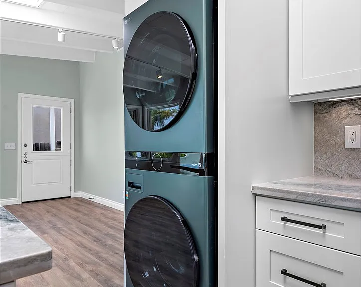1435 Bluebird Canyon Dr — Photo 15