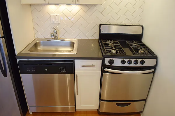 Sold by New York Realty Solutions | media 16
