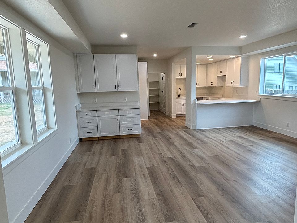 1st image of 5019 NE 137th Ave #A