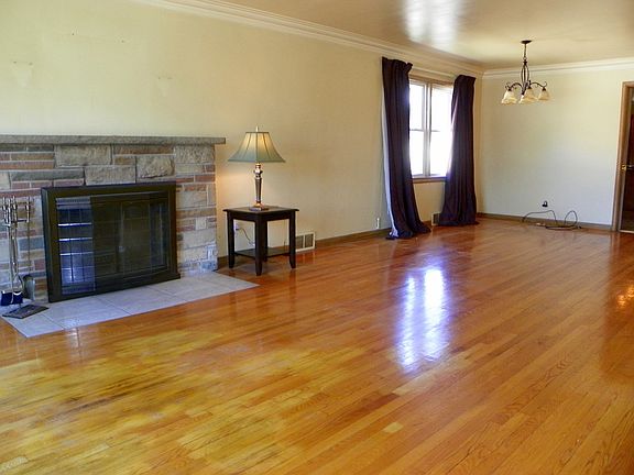 3rd image of 2629 W 94th St