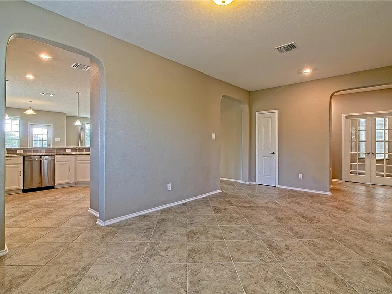31443 Kingsway Rd — Photo 6
