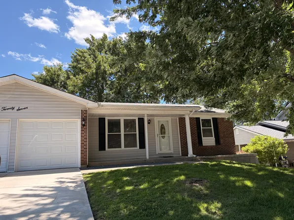 27 Millrace Dr, Saint Peters, MO 63376