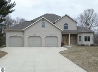 325 Red Maple Ln, Shepherd, MI 48883
